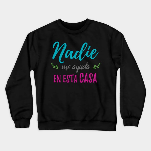 Nadie me ayuda en esta casa Crewneck Sweatshirt by verde